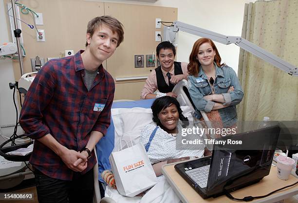 Actors Thomas Mann, Osric Chau and Jane Levy pose with a patient at "Fun Size" Special Screening At Children's Hospital Los Angeles at Childrens...