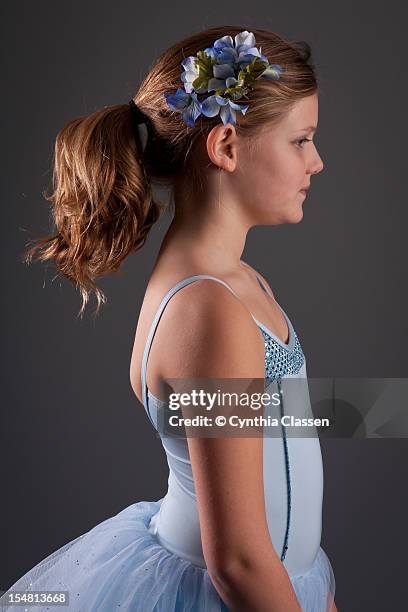 girl (9) in light blue ballet dress - cynthia classen ストックフォトと画像