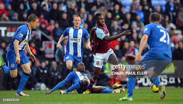 Modibo Maiga Raja 573 Maiga Modibo Stock Photos, High-Res Pictures, and Images - Getty Images