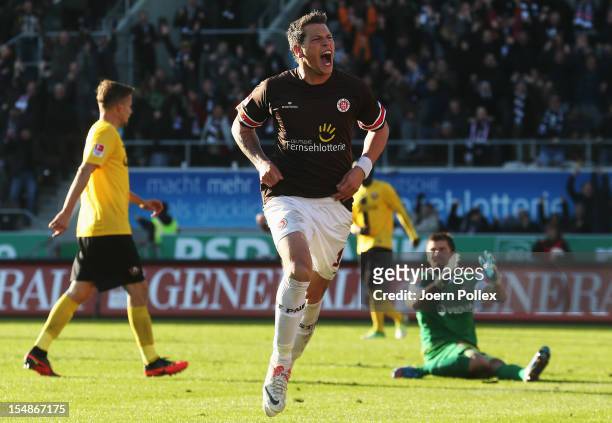 Daniel Ginczek of St. Pauli celebrates with his team mates after scoring his team's third goal during the Second Bundesliga match between FC St....