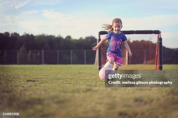 soccer - soccer girl stockfoto's en -beelden