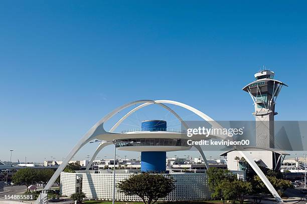 los angeles lax - theme building aéroport de los angeles photos et images de collection