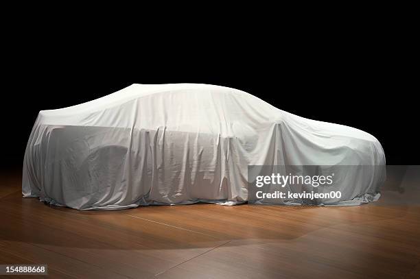 covered car in exposition on wooden floor - tarpaulin 個照片及圖片檔