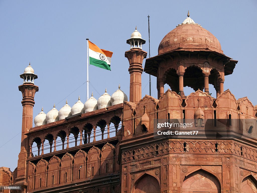 Bandera de la India volando sobre el Fuerte Rojo de Delhi