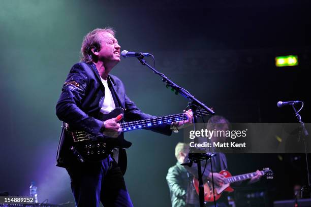 Level 42 King Photos and Premium High Res Pictures - Getty Images