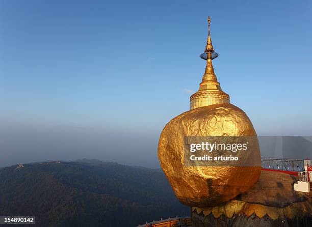 golden rock at sunrise - kyaiktiyo pagoda stock pictures, royalty-free photos & images