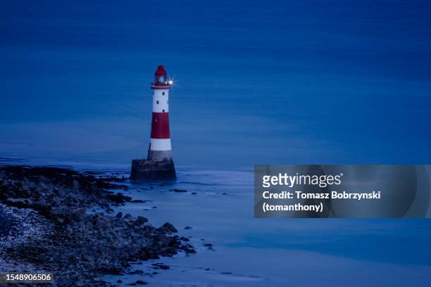 majestic beachy head lighthouse overlooking the tranquil ocean, eastbourne, england - beacon stock pictures, royalty-free photos & images