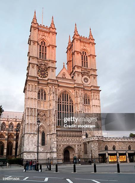 abadía de westminster de londres en el crepúsculo - abadía de westminster fotografías e imágenes de stock