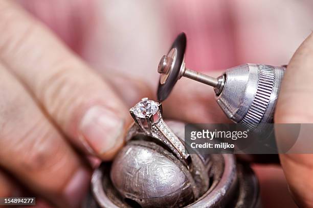 repairing diamond ring - making jewelry stockfoto's en -beelden