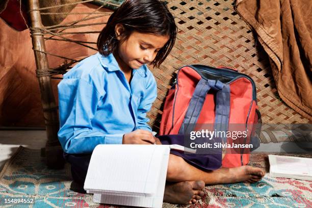 indian girl learning - indian school kids stockfoto's en -beelden