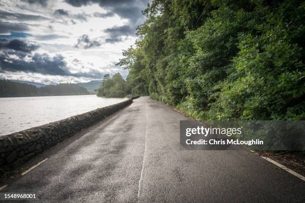 loch ard in scotland - off the beaten path refrán en inglés fotografías e imágenes de stock