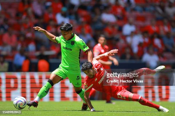 Angel Zapata of FC Juarez battles for possession with Mauricio Isais of Toluca during the 3rd round match between Toluca and FC Juarez as part of the...