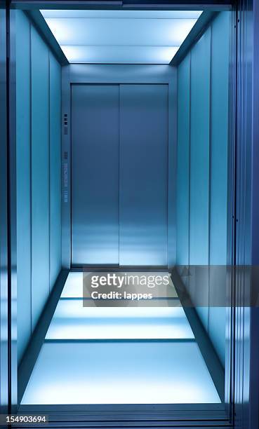 azul del ascensor - ascensor interior fotografías e imágenes de stock