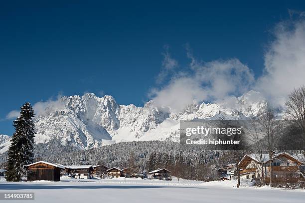 vaya al wilder kaiser tirol - kaiser fotografías e imágenes de stock