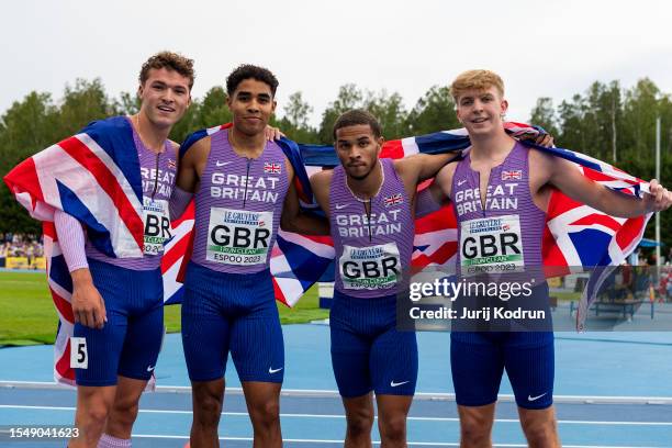 Bronze medal winners Ethan Brown, Brodie Young, Samuel Reardon, Edward Faulds, Cory Isaac, Emmanuel Agyare pose with fla after Men's 4 x 400m Relay...