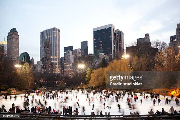 ice skating in central park - museum of the city of new york winter ball stockfoto's en -beelden