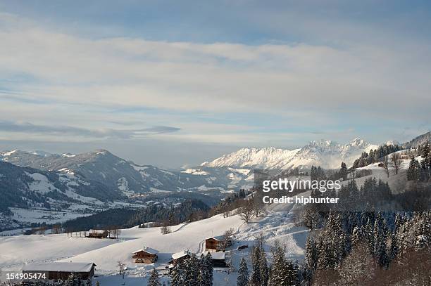 valle de invierno kitzbühel - kaiser fotografías e imágenes de stock