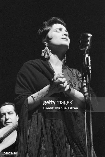 May 19 the Portuguese singer Amalia Rodrigues, nicknamed the 'Queen of Fado' concert in the Olympia.