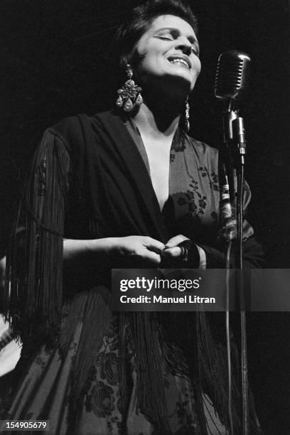May 19 the Portuguese singer Amalia Rodrigues, nicknamed the 'Queen of Fado' concert in the Olympia.