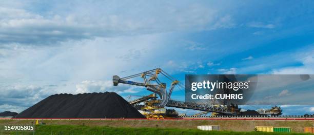 coal stacker reclaimer on loading site in hunter - newcastle australia stock pictures, royalty-free photos & images