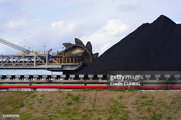 coal stacker reclaimer on loading site in hunter - newcastle australia stock pictures, royalty-free photos & images