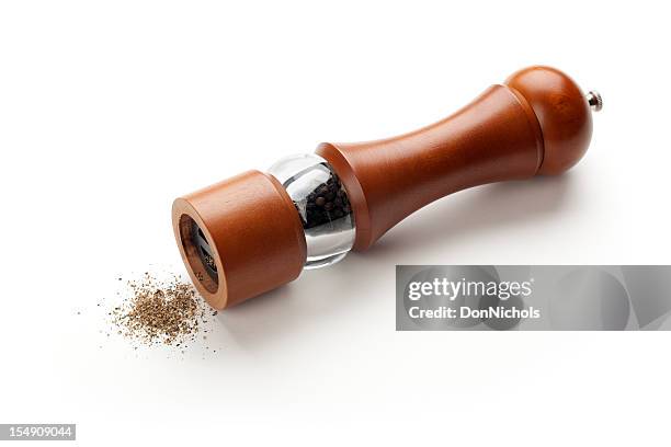 pepper mill isolated - pepper mill stockfoto's en -beelden