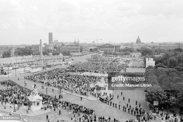 Paris, May 30 during the official visit of Pope John Paul II in France , General view of the faithful gathered Place de la Concorde.