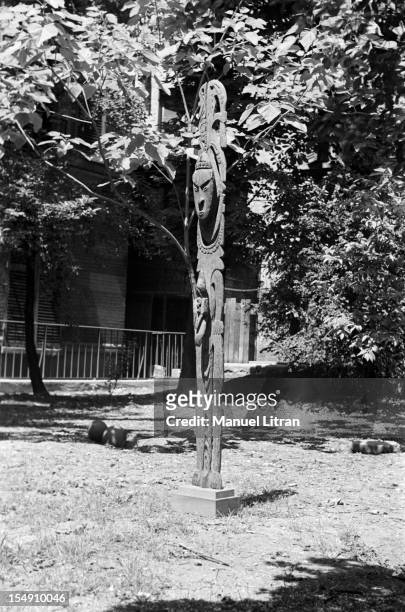 In June 1955, a totem of traditional African art, or art exhibits negro in a garden, The international museums have long neglected African art, most...