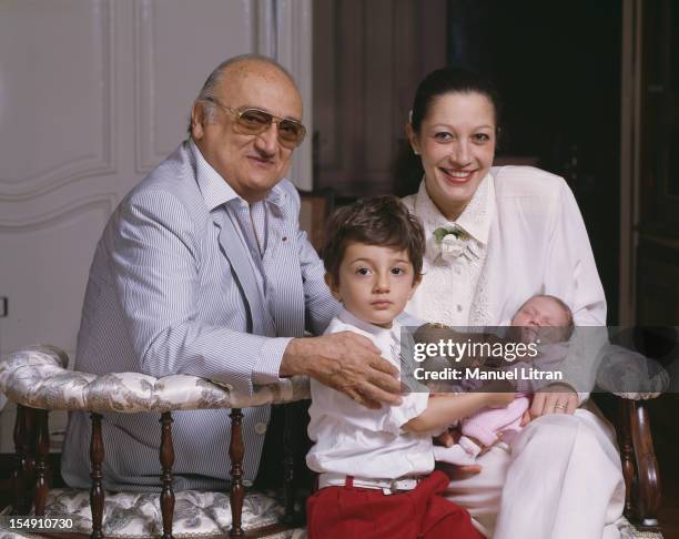 In June 1989, Henri VERNEUL home, a family with his wife and two children Veronique Sevan, Gayane and 4 years, 16 days .