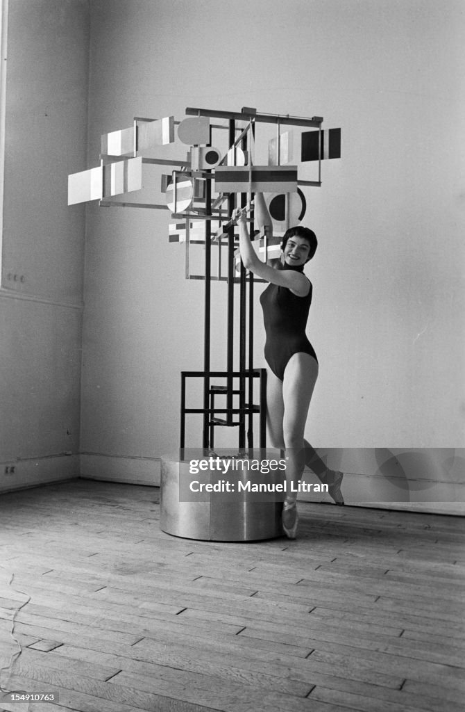 The Dancer Of The Mobile