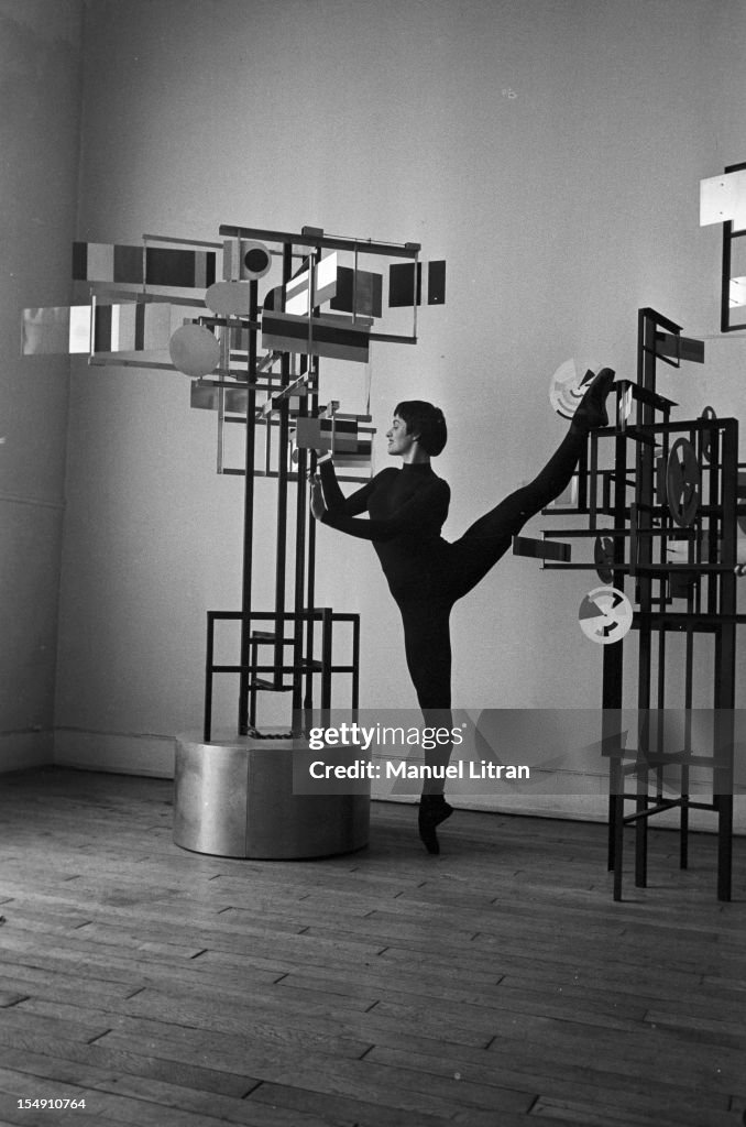 The Dancer Of The Mobile