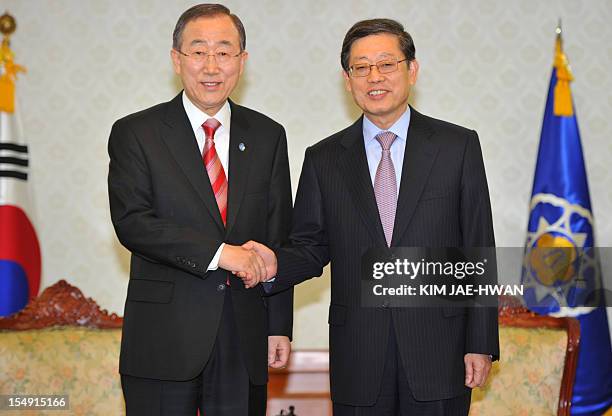 United Nations Secretary General Ban Ki-moon shakes hands with South Korean Prime Minister Kim Hwang-Sik at Kim's office in Seoul on October 29,...