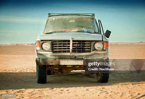 run down 4x4 in libyan desert - front view of car stock pictures, royalty-free photos & images