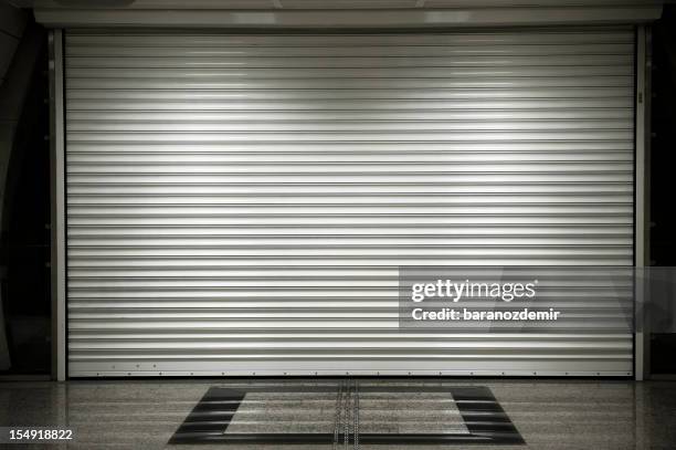 shop shutters - sloot stockfoto's en -beelden