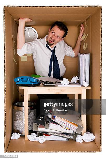 small office in a cardboard box - afgesloten ruimte stockfoto's en -beelden