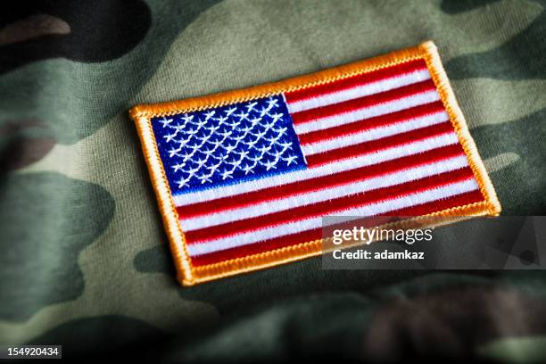 bandera estadounidense y camoflage (militar serie - uniforme militar fotografías e imágenes de stock