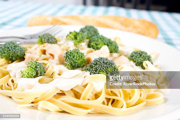 chicken fettuccine alfredo - alfredo sauce stock pictures, royalty-free photos & images