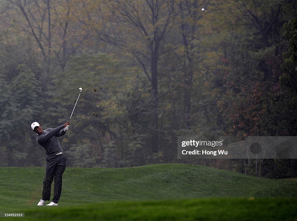 Woods And McIlroy Stages Duel In China