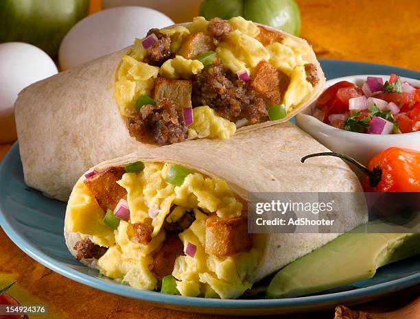 egg burrito - burrito fotografías e imágenes de stock