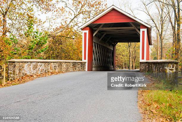 covered bridge - wilmington delaware fotografías e imágenes de stock