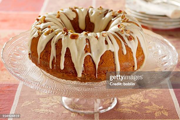 spice bundt cake - tulbandcake stockfoto's en -beelden