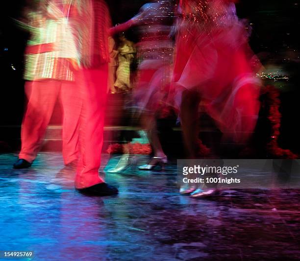 baile latino - bailando salsa fotografías e imágenes de stock