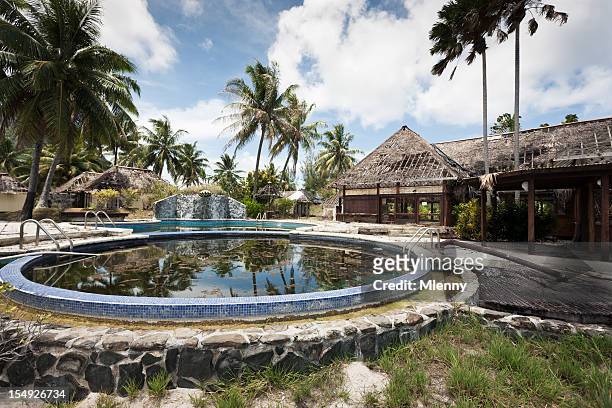 abandoned rotting tourist hotel resort series i - miss tahiti stock pictures, royalty-free photos & images