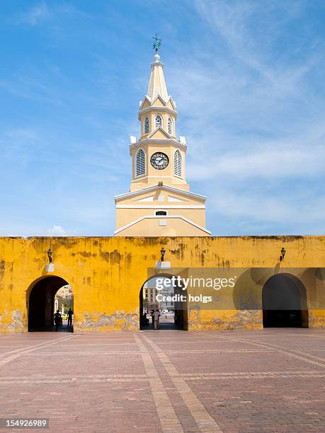 puerta del reloj cartagena, in colombia - reloj foto e immagini stock