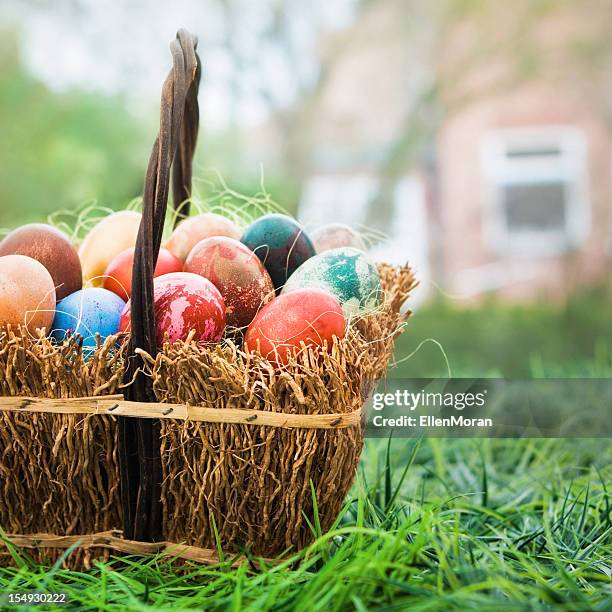 cesta de ovos de páscoa - easter basket - fotografias e filmes do acervo