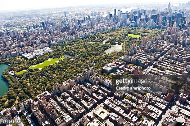 uccello occhio vista di manhattan e central park - upper east side di manhattan foto e immagini stock