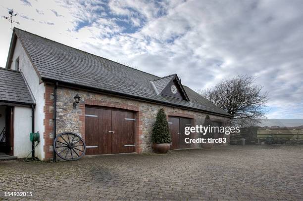 farmhouse stables conversion - barn conversion stockfoto's en -beelden