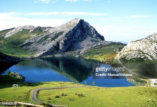 picos de europa - parque nacional fotografías e imágenes de stock