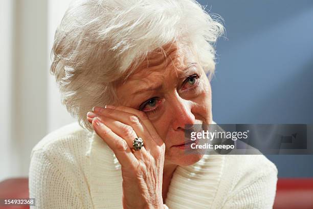 senior frau weint - crying woman stock-fotos und bilder