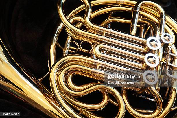 french horn closeup - blaasinstrument stockfoto's en -beelden